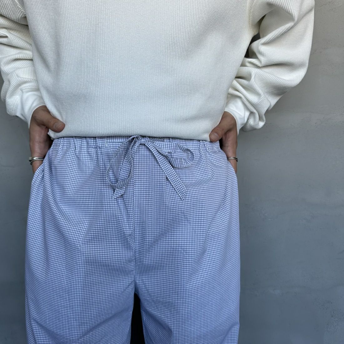 UNIVERSAL OVERALL [ユニバーサルオーバーオール] 別注 パジャマパンツ [U2411660IN-JF] WHT CHK &&モデル身長：173cm 着用サイズ：M&&