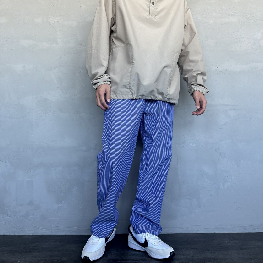 UNIVERSAL OVERALL [ユニバーサルオーバーオール] 別注 パジャマパンツ [U2411660IN-JF] NVY ST &&モデル身長：168cm 着用サイズ：L&&