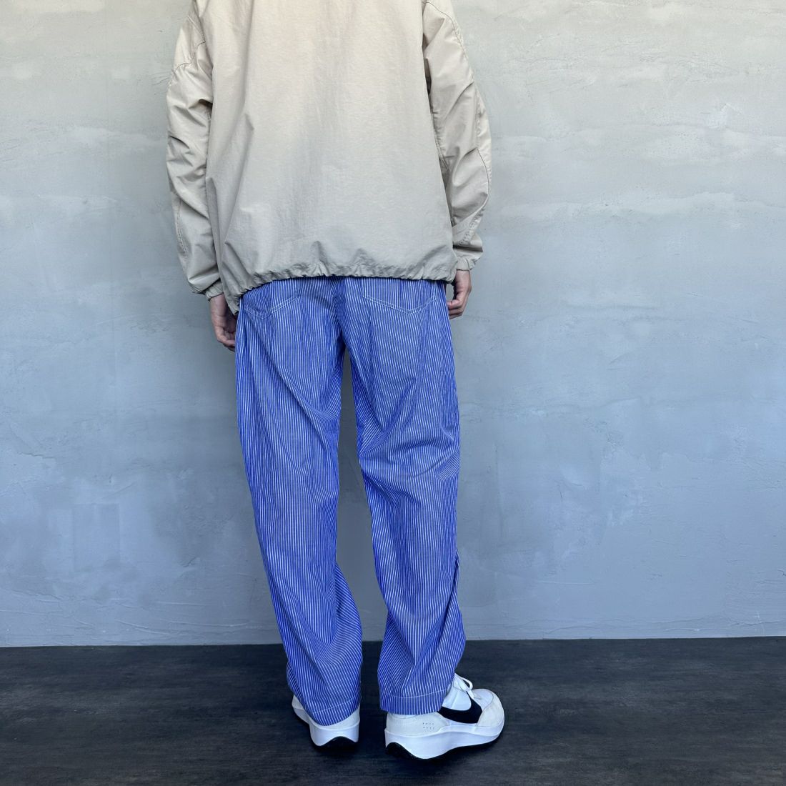 UNIVERSAL OVERALL [ユニバーサルオーバーオール] 別注 パジャマパンツ [U2411660IN-JF] NVY ST &&モデル身長：168cm 着用サイズ：L&&