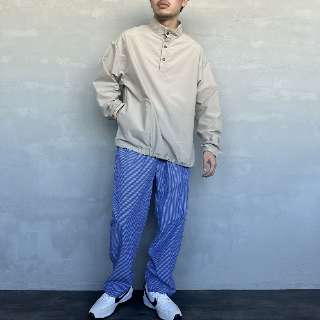 UNIVERSAL OVERALL [ユニバーサルオーバーオール] 別注 パジャマパンツ [U2411660IN-JF] NVY ST &&モデル身長：168cm 着用サイズ：L&&