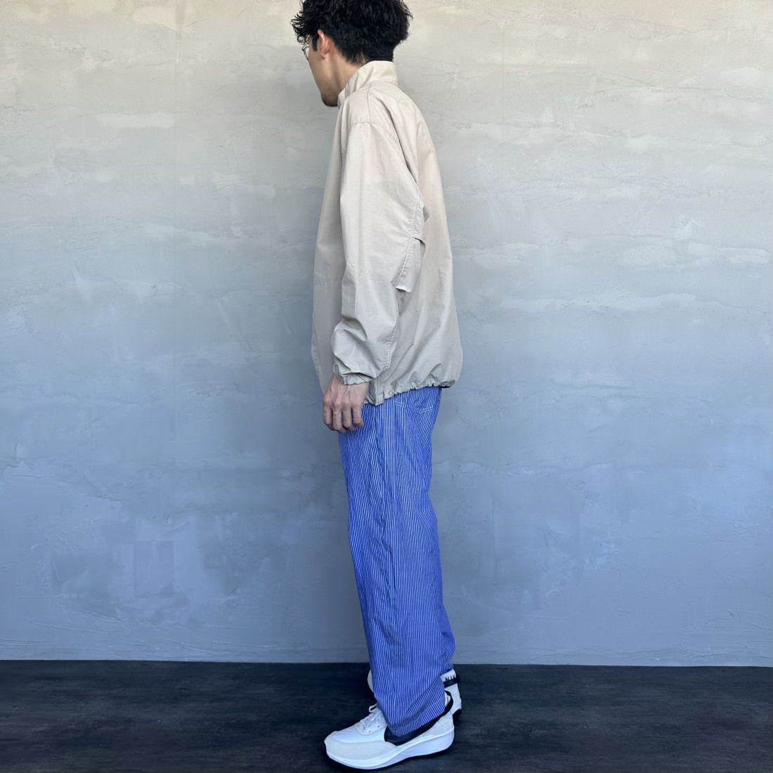 UNIVERSAL OVERALL [ユニバーサルオーバーオール] 別注 パジャマパンツ [U2411660IN-JF] NVY ST &&モデル身長：168cm 着用サイズ：L&&