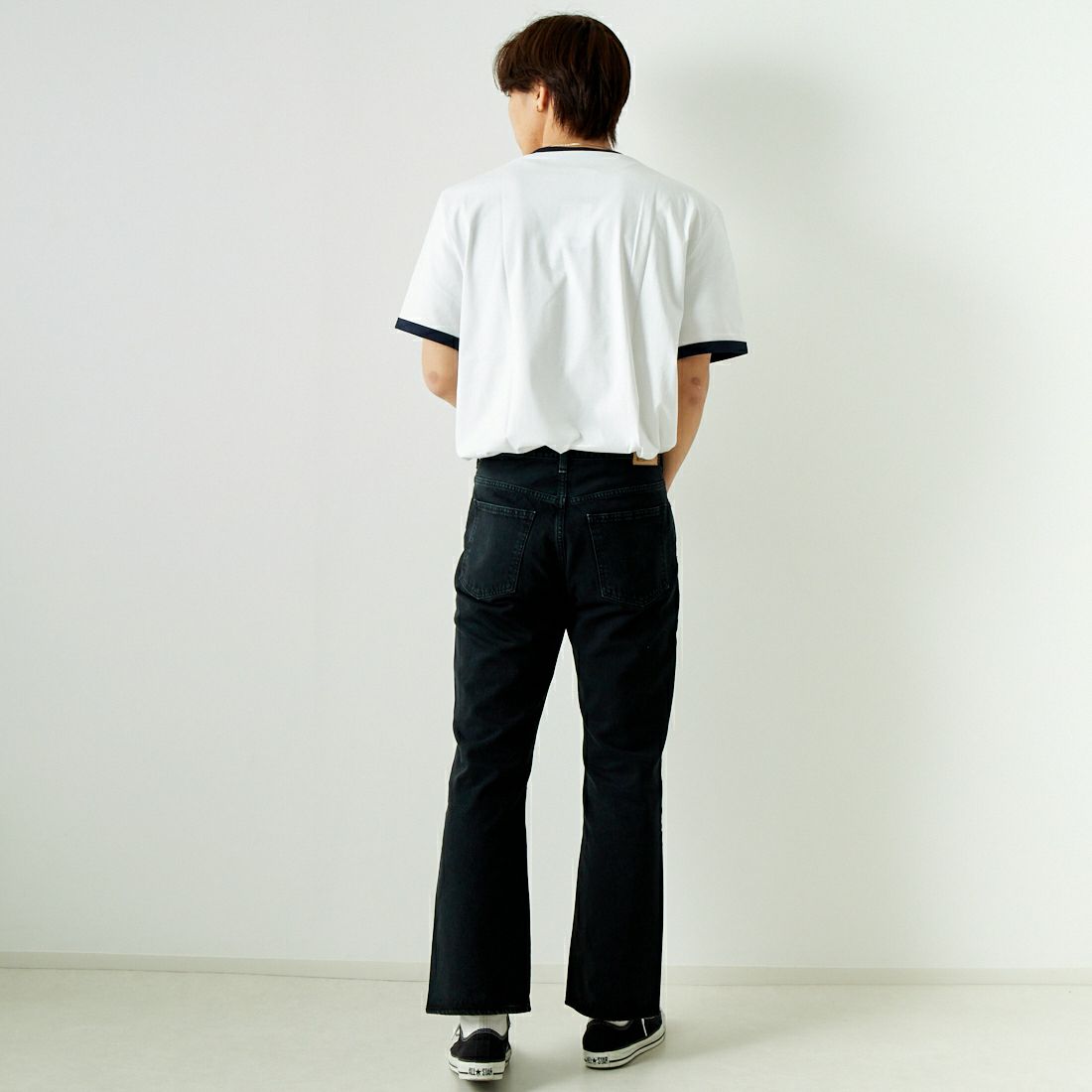 FRED PERRY [フレッドペリー] 別注 ワンポイントロゴ刺繍 ショートスリーブ リンガーTシャツ [M3519-JF] 567 WHT/NV &&モデル身長：179cm 着用サイズ：XL&&