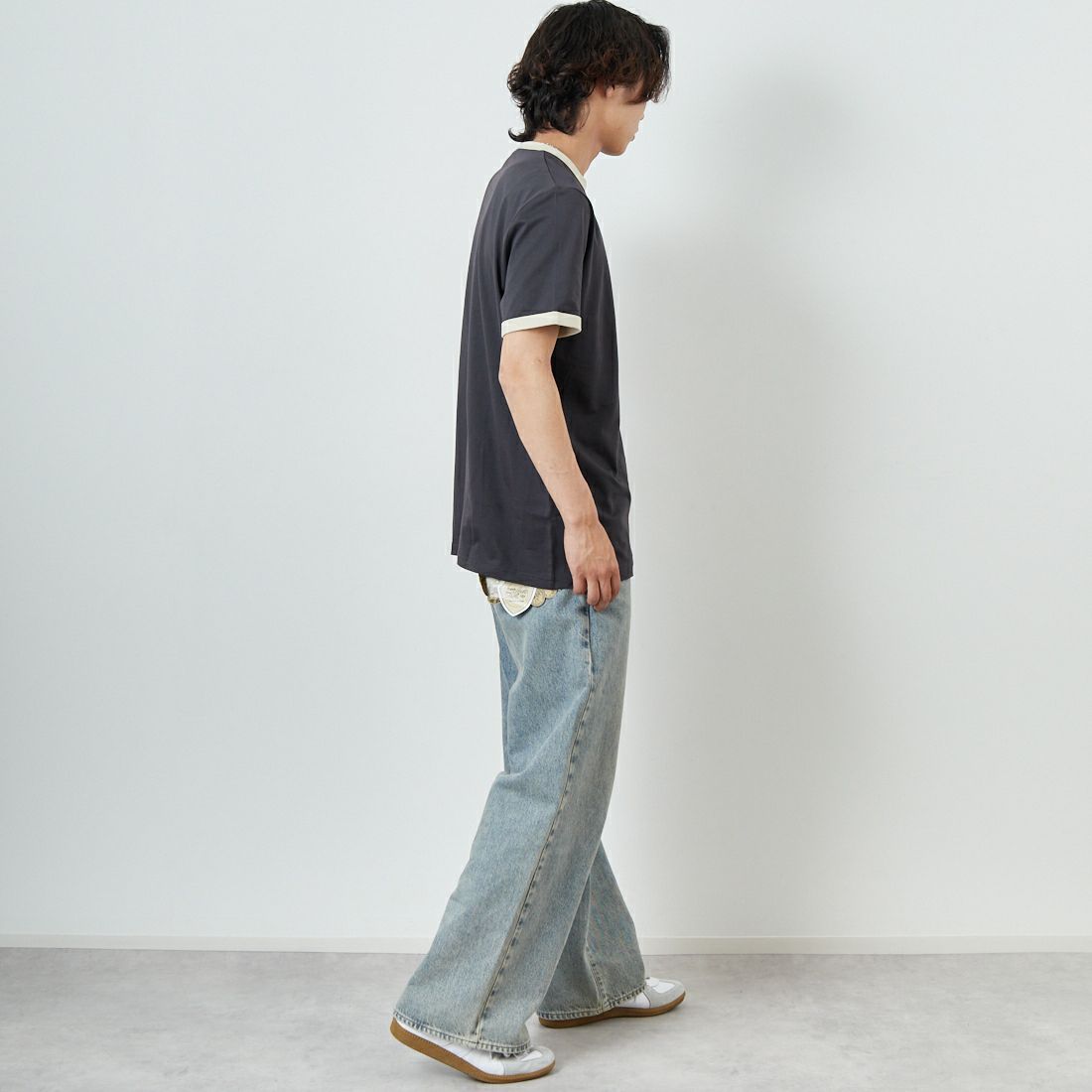 FRED PERRY [フレッドペリー] 別注 ワンポイントロゴ刺繍 ショートスリーブ リンガーTシャツ [M3519-JF]GRY/OAT&&モデル身長：179cm 着用サイズ：L&&