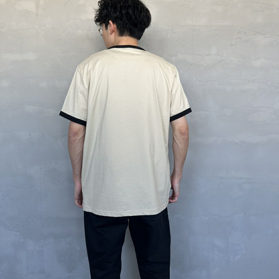 FRED PERRY [フレッドペリー] 別注 ワンポイントロゴ刺繍 ショートスリーブ リンガーTシャツ [M3519-JF] T04 OAT/BK &&モデル身長：168cm 着用サイズ：L&&