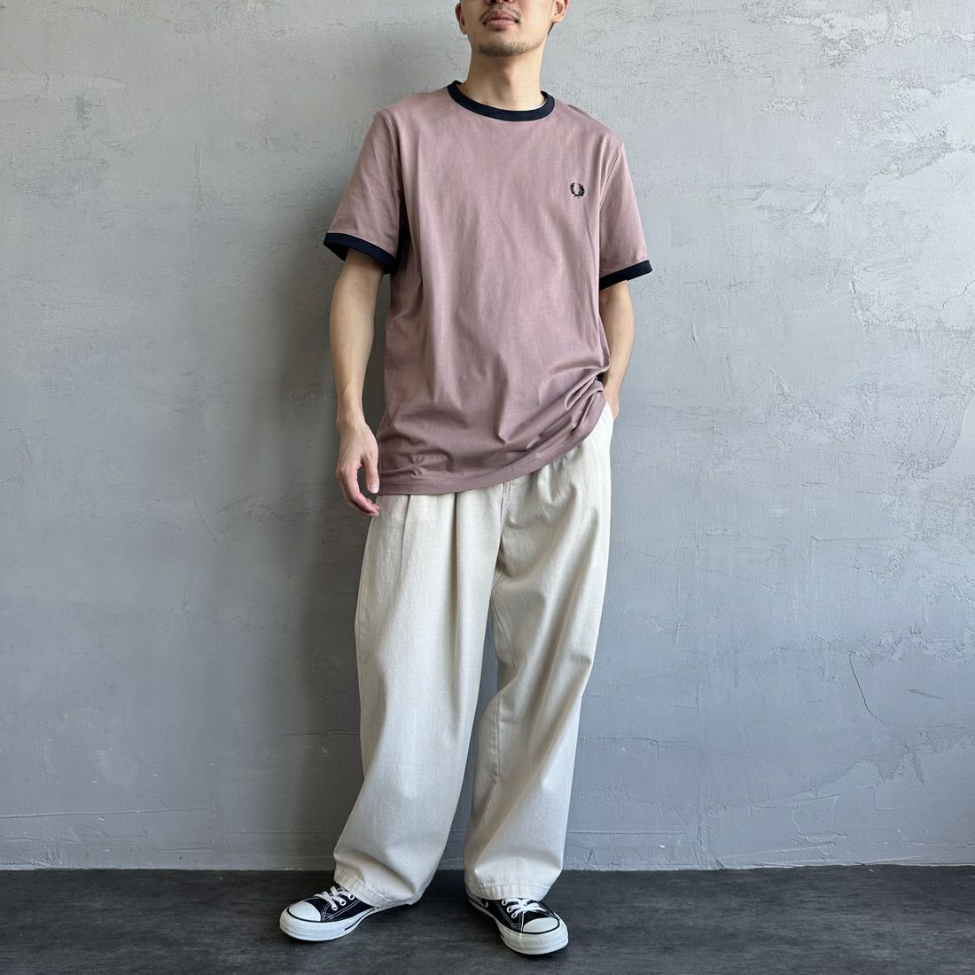 FRED PERRY [フレッドペリー] 別注 ワンポイントロゴ刺繍 ショートスリーブ リンガーTシャツ [M3519-JF] PNK/NVY&&モデル身長：168cm 着用サイズ：L&&