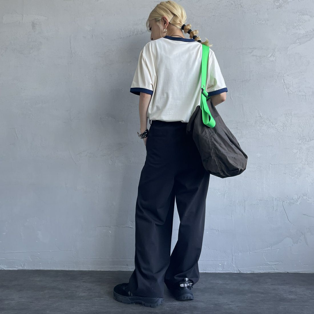 FRED PERRY [フレッドペリー] 別注 ワンポイントロゴ刺繍 ショートスリーブ リンガーTシャツ [M3519-JF]  ECR/BLU &&モデル身長：150cm 着用サイズ：S&&