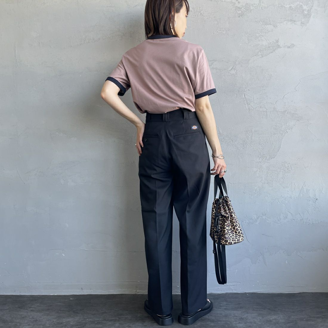 FRED PERRY [フレッドペリー] 別注 ワンポイントロゴ刺繍 ショートスリーブ リンガーTシャツ [M3519-JF] PNK/NVY &&モデル身長：158cm 着用サイズ：S&&