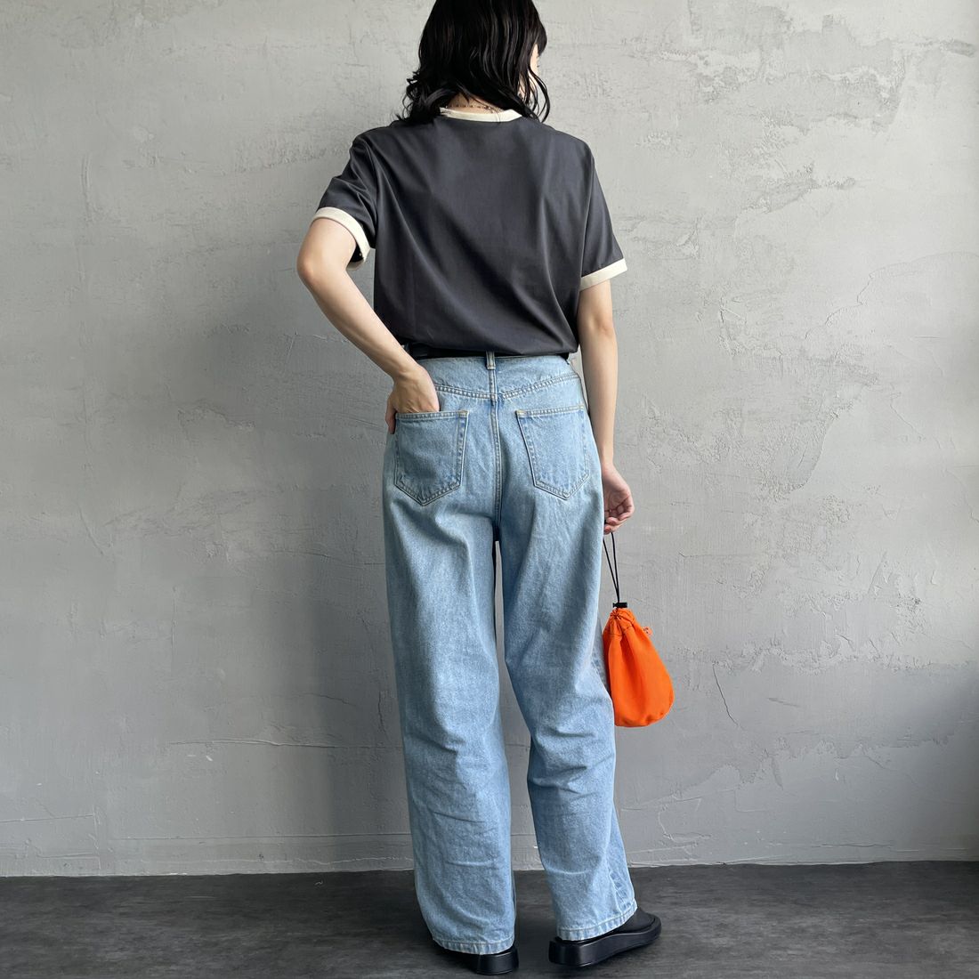 FRED PERRY [フレッドペリー] 別注 ワンポイントロゴ刺繍 ショートスリーブ リンガーTシャツ [M3519-JF] GRY/OAT &&モデル身長：160cm 着用サイズ：S&&