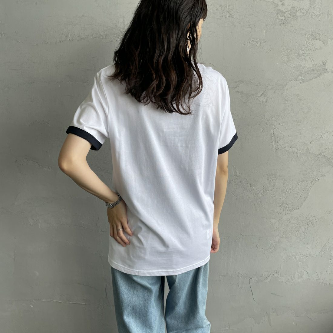 FRED PERRY [フレッドペリー] 別注 ワンポイントロゴ刺繍 ショートスリーブ リンガーTシャツ [M3519-JF] 567 WHT/NV &&モデル身長：160cm 着用サイズ：XS&&