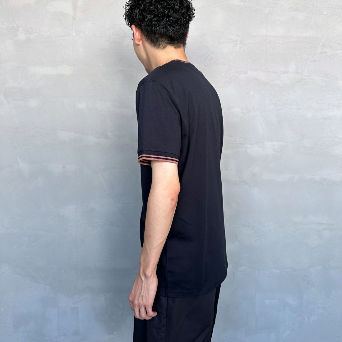 FRED PERRY [フレッドペリー] ツインティップTシャツ [M1588] Y31 NAVY/C &&モデル身長：168cm 着用サイズ：M&&