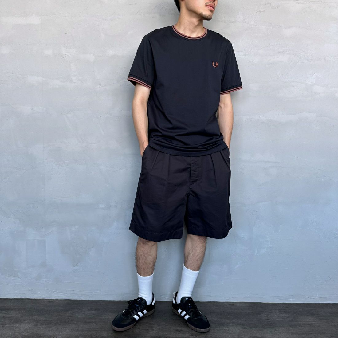 FRED PERRY [フレッドペリー] ツインティップTシャツ [M1588] Y31 NAVY/C &&モデル身長：168cm 着用サイズ：M&&