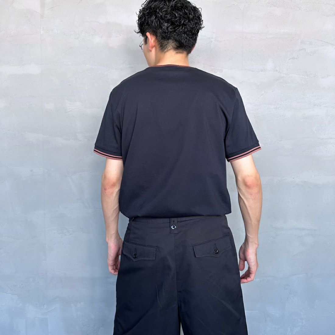 FRED PERRY [フレッドペリー] ツインティップTシャツ [M1588] Y31 NAVY/C &&モデル身長：168cm 着用サイズ：M&&