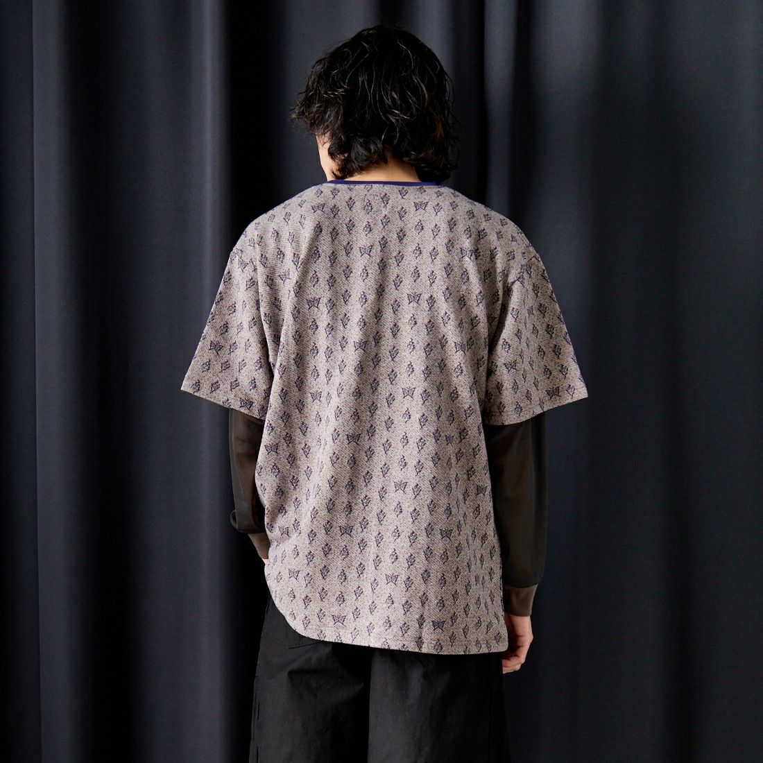 Needles [ニードルズ] パピヨン&フラワージャガードTシャツ [OT243] B GRY/PPL&&モデル身長：182cm 着用サイズ：L&&