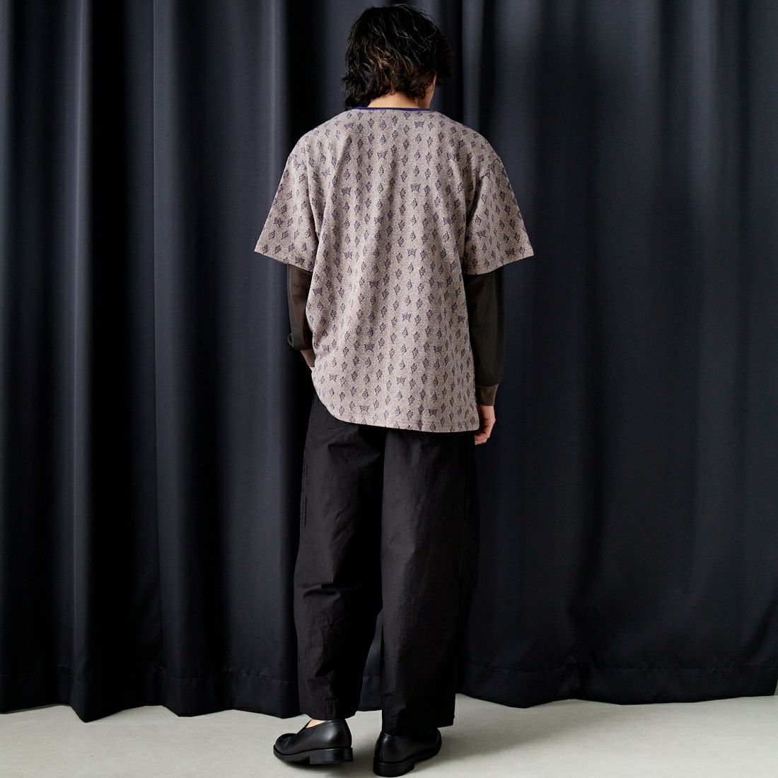 Needles [ニードルズ] パピヨン&フラワージャガードTシャツ [OT243] B GRY/PPL&&モデル身長：182cm 着用サイズ：L&&