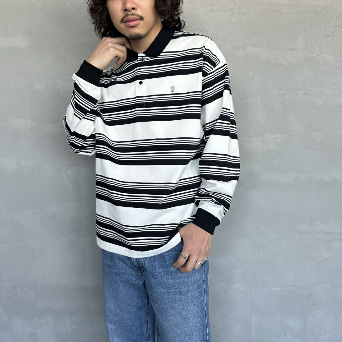 UNIVERSAL OVERALL [ユニバーサルオーバーオール] 別注 ロングスリーブ ボーダーポロシャツ [U2411284IN-JF] WHT BORDER &&モデル身長：173cm 着用サイズ：L&&