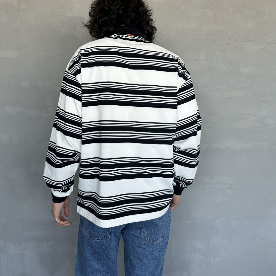 UNIVERSAL OVERALL [ユニバーサルオーバーオール] 別注 ロングスリーブ ボーダーポロシャツ [U2411284IN-JF] WHT BORDER &&モデル身長：173cm 着用サイズ：L&&