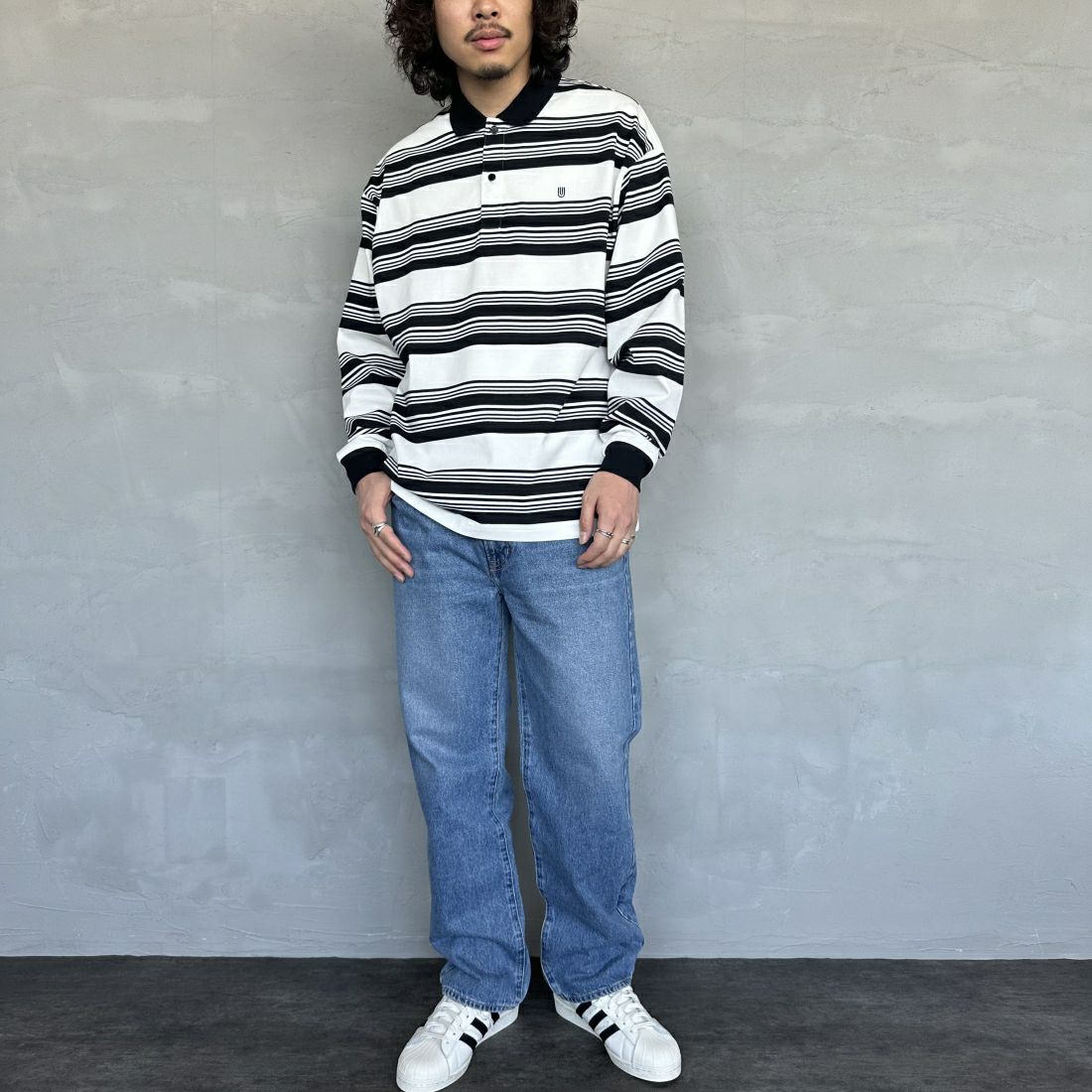 UNIVERSAL OVERALL [ユニバーサルオーバーオール] 別注 ロングスリーブ ボーダーポロシャツ [U2411284IN-JF] WHT BORDER &&モデル身長：173cm 着用サイズ：L&&