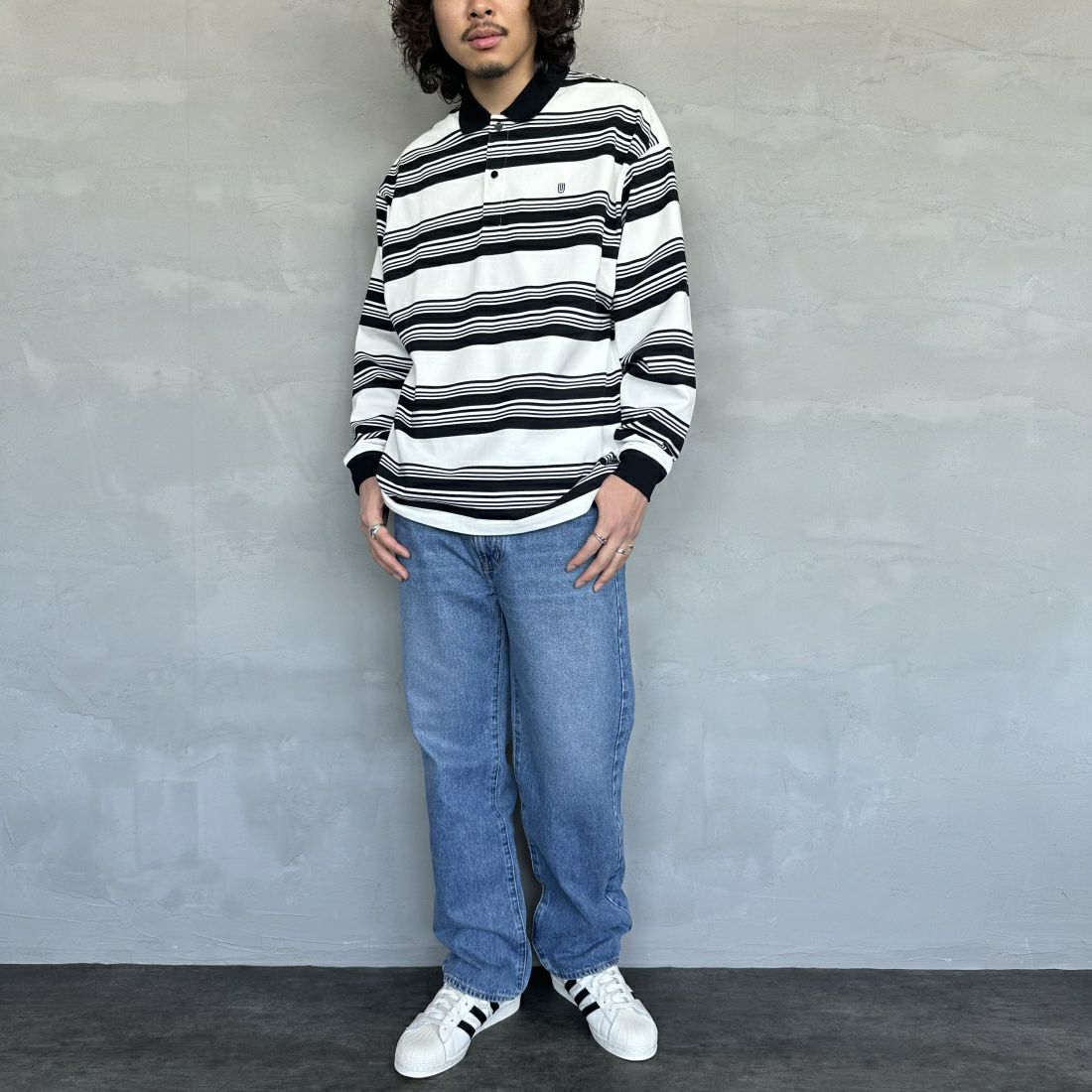 UNIVERSAL OVERALL [ユニバーサルオーバーオール] 別注 ロングスリーブ ボーダーポロシャツ [U2411284IN-JF] WHT BORDER &&モデル身長：173cm 着用サイズ：L&&