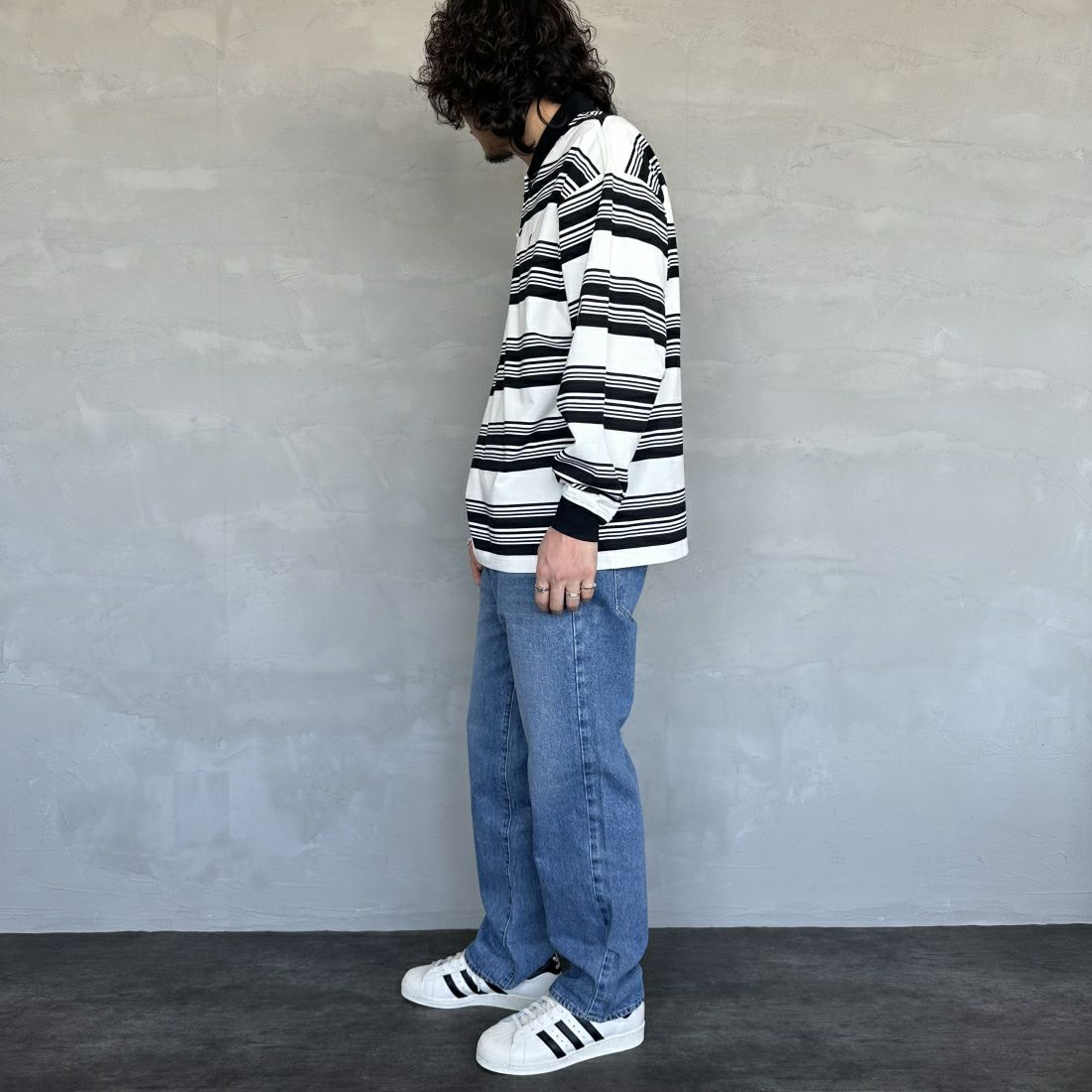 UNIVERSAL OVERALL [ユニバーサルオーバーオール] 別注 ロングスリーブ ボーダーポロシャツ [U2411284IN-JF] WHT BORDER &&モデル身長：173cm 着用サイズ：L&&