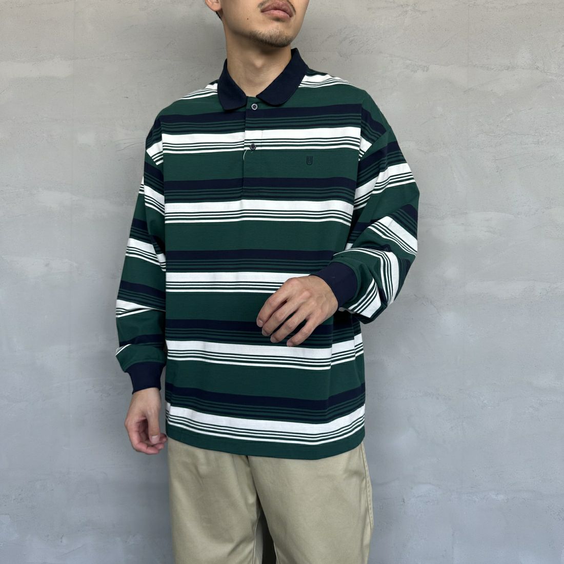 UNIVERSAL OVERALL [ユニバーサルオーバーオール] 別注 ロングスリーブ ボーダーポロシャツ [U2411284IN-JF] GRN BORDER &&モデル身長：168cm 着用サイズ：L&&
