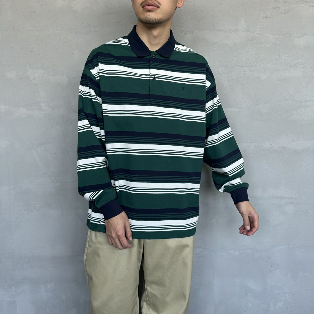 UNIVERSAL OVERALL [ユニバーサルオーバーオール] 別注 ロングスリーブ ボーダーポロシャツ [U2411284IN-JF] GRN BORDER &&モデル身長：168cm 着用サイズ：L&&