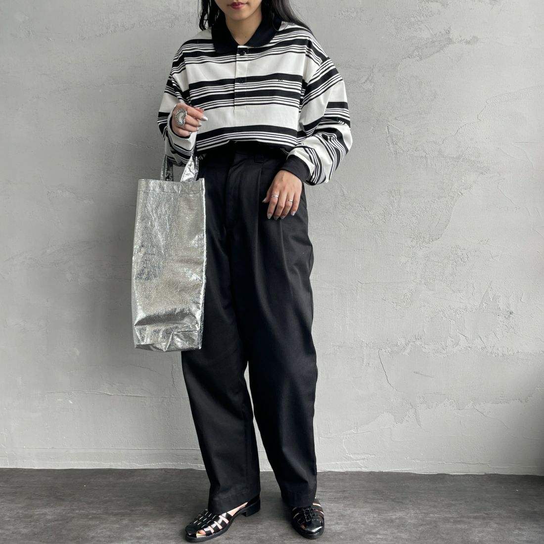 UNIVERSAL OVERALL [ユニバーサルオーバーオール] 別注 ロングスリーブ ボーダーポロシャツ [U2411284IN-JF] WHT BORDER &&モデル身長：156cm 着用サイズ：S&&