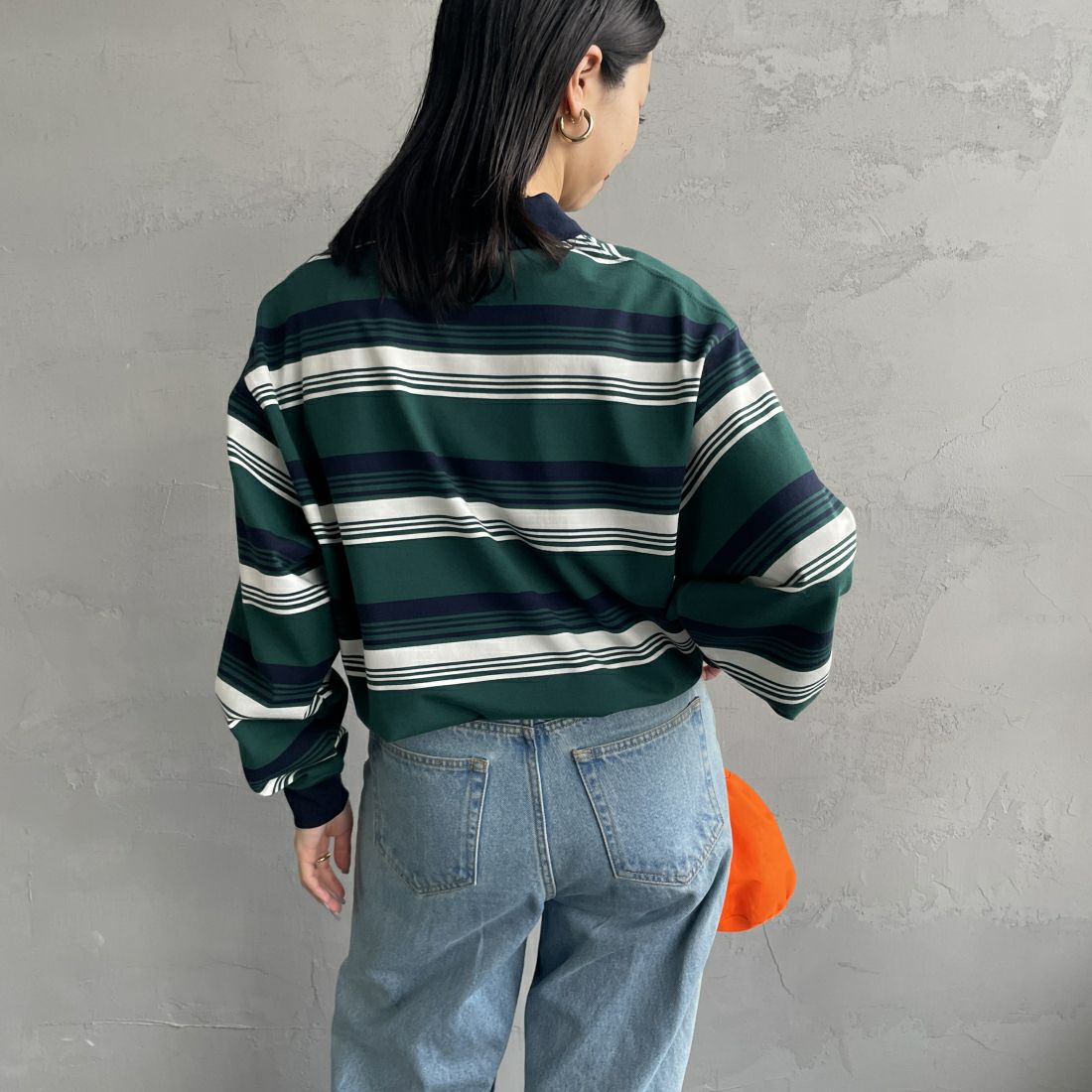 UNIVERSAL OVERALL [ユニバーサルオーバーオール] 別注 ロングスリーブ ボーダーポロシャツ [U2411284IN-JF] GRN BORDER &&モデル身長：163cm 着用サイズ：S&&