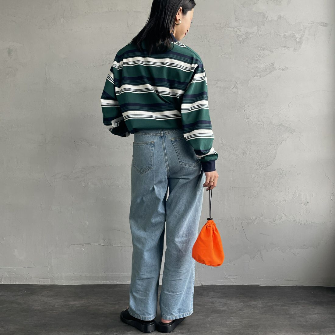 UNIVERSAL OVERALL [ユニバーサルオーバーオール] 別注 ロングスリーブ ボーダーポロシャツ [U2411284IN-JF] GRN BORDER &&モデル身長：163cm 着用サイズ：S&&