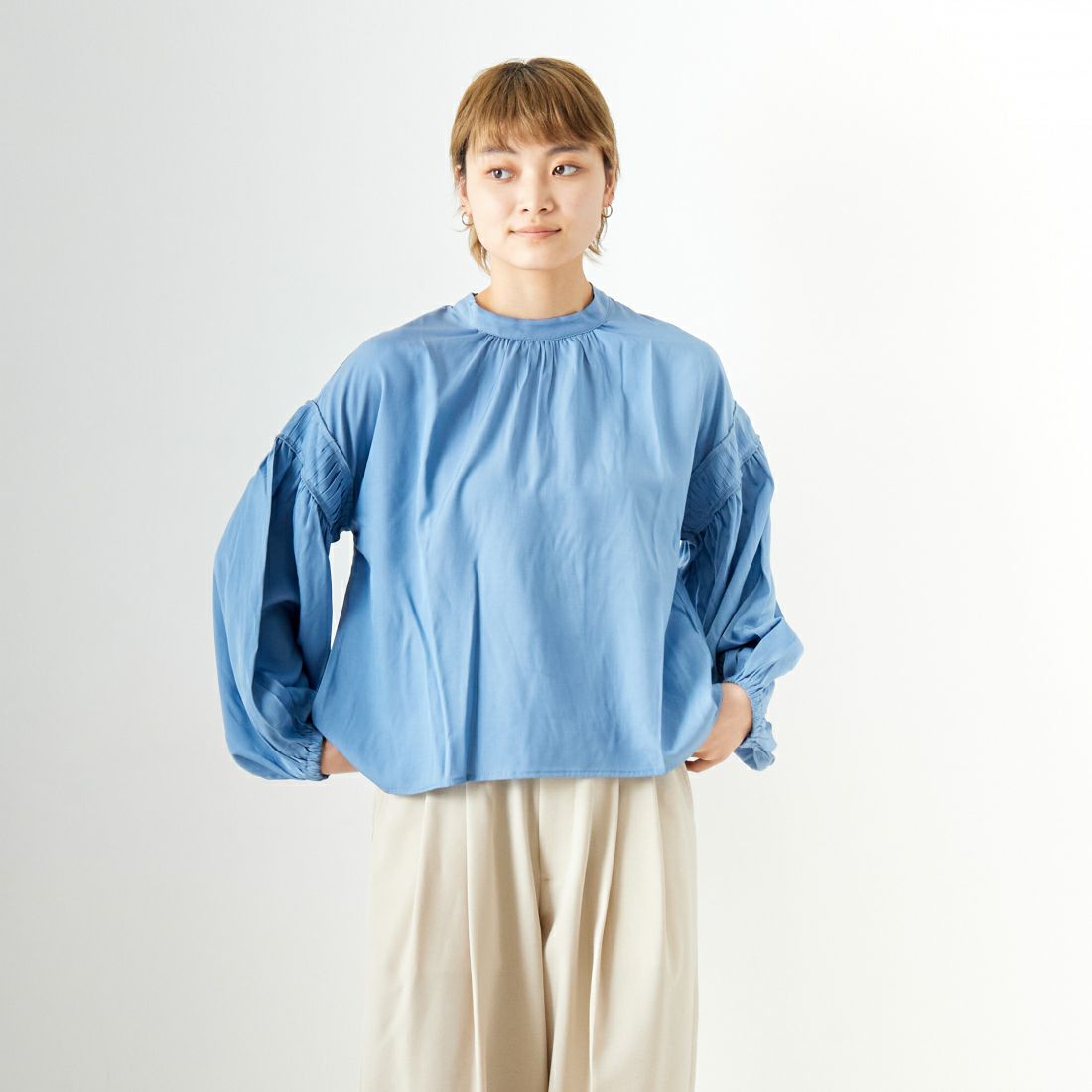 Jf Ready Made [ジェイエフレディメイド] バックリボン ギャザーブラウス [2910301] 501 ﾌﾞﾙｰ &&モデル身長：160cm 着用サイズ：F&&