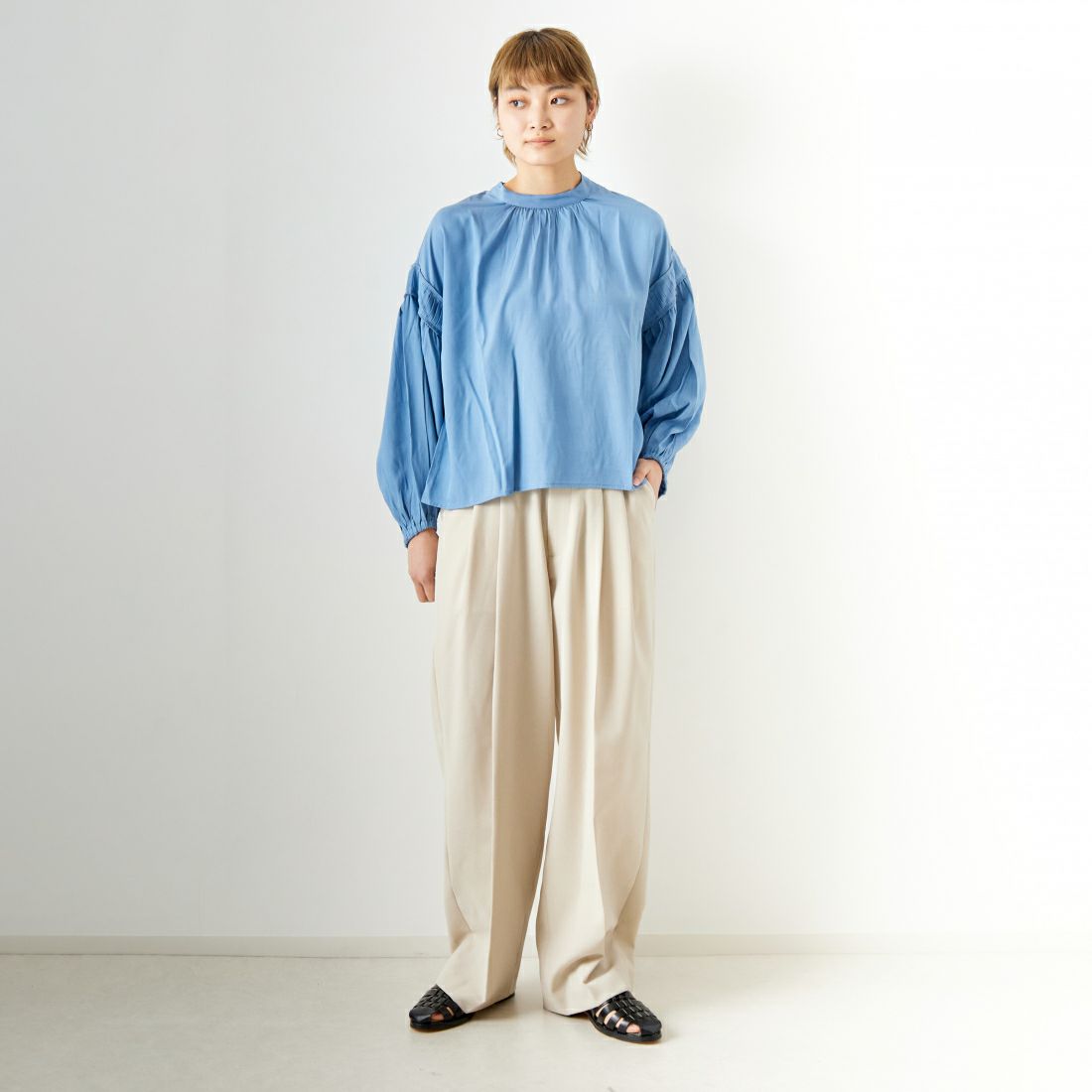 Jf Ready Made [ジェイエフレディメイド] バックリボン ギャザーブラウス [2910301] 501 ﾌﾞﾙｰ &&モデル身長：160cm 着用サイズ：F&&