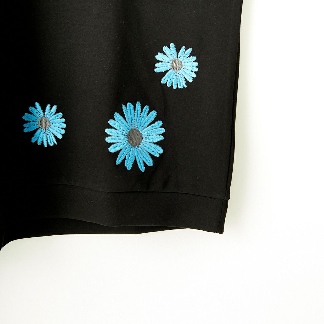 33Degrees [サーティースリーディグリーズ] ランダムフラワー ダンボールポンチTシャツ [24A-14010JF] BLACK