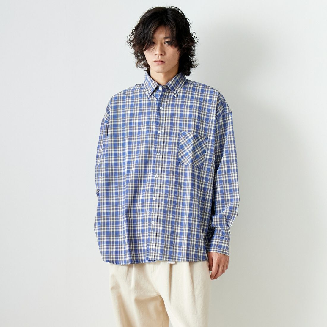 Jeans Factory Clothes [ジーンズファクトリークローズ] ビッグボタンダウンシャツ [JFC-241-014] F CK.BLU &&モデル身長：182cm 着用サイズ：L&&