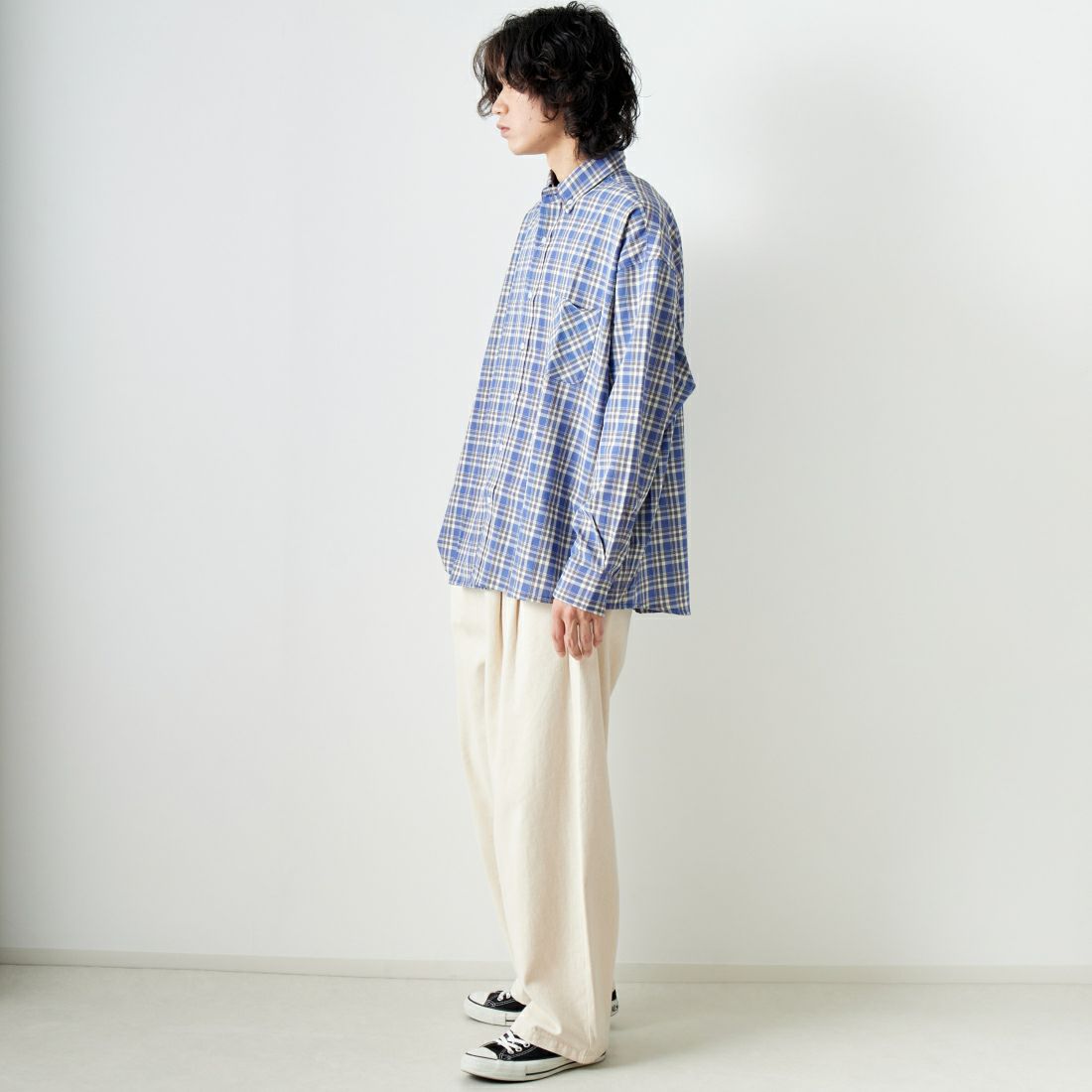 Jeans Factory Clothes [ジーンズファクトリークローズ] ビッグボタンダウンシャツ [JFC-241-014] F CK.BLU &&モデル身長：182cm 着用サイズ：L&&
