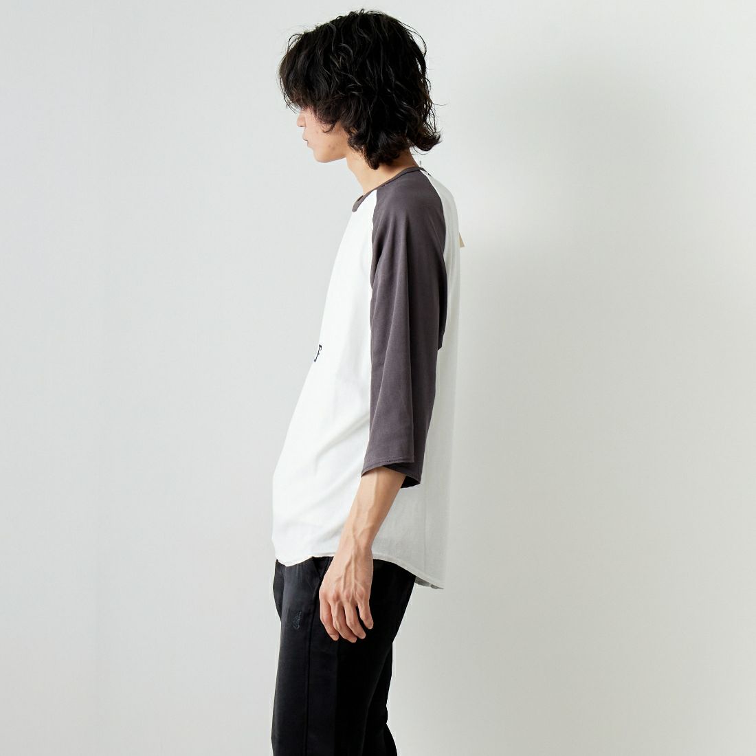 HELLO CALIF [ハローカリフ] スラブベースボールTシャツ [641521] OFF WHT &&モデル身長：182cm 着用サイズ：L&&