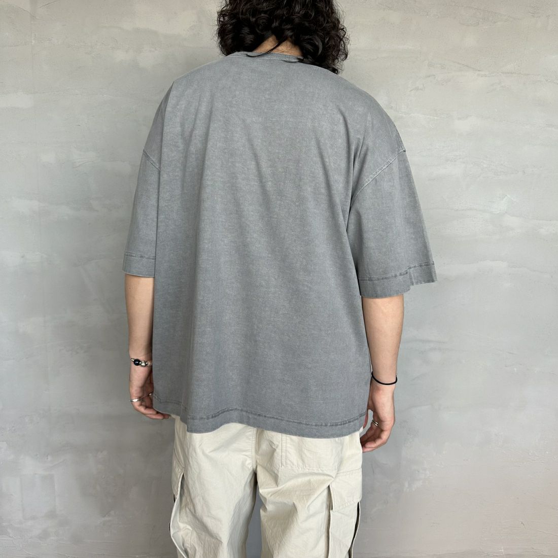 Health knit [ヘルスニット] 別注 ビックシルエット ヘンリーネックTシャツ [HR24S-M021-JF] CHARCOAL &&モデル身長：173cm 着用サイズ：XXL&&