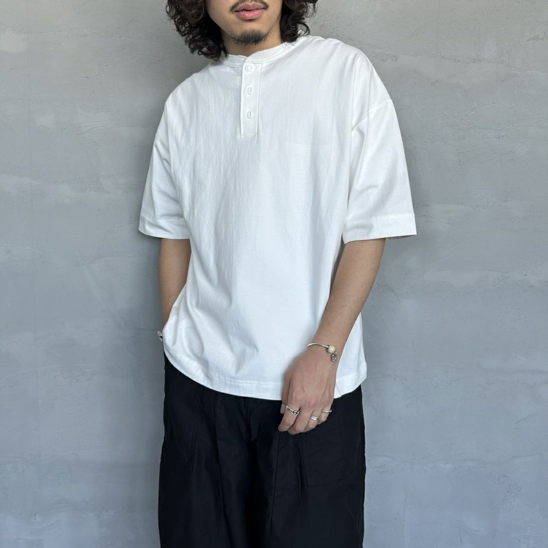Health knit [ヘルスニット] 別注 ビックシルエット ヘンリーネックTシャツ [HR24S-M021-JF] WHITE &&モデル身長：173cm 着用サイズ：M&&