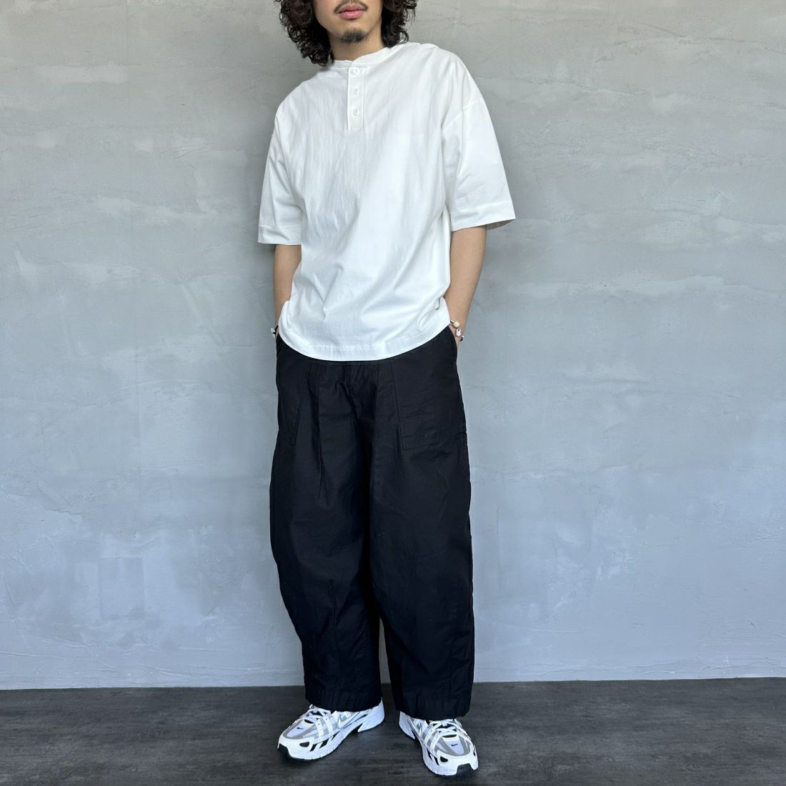 Health knit [ヘルスニット] 別注 ビックシルエット ヘンリーネックTシャツ [HR24S-M021-JF] WHITE &&モデル身長：173cm 着用サイズ：M&&
