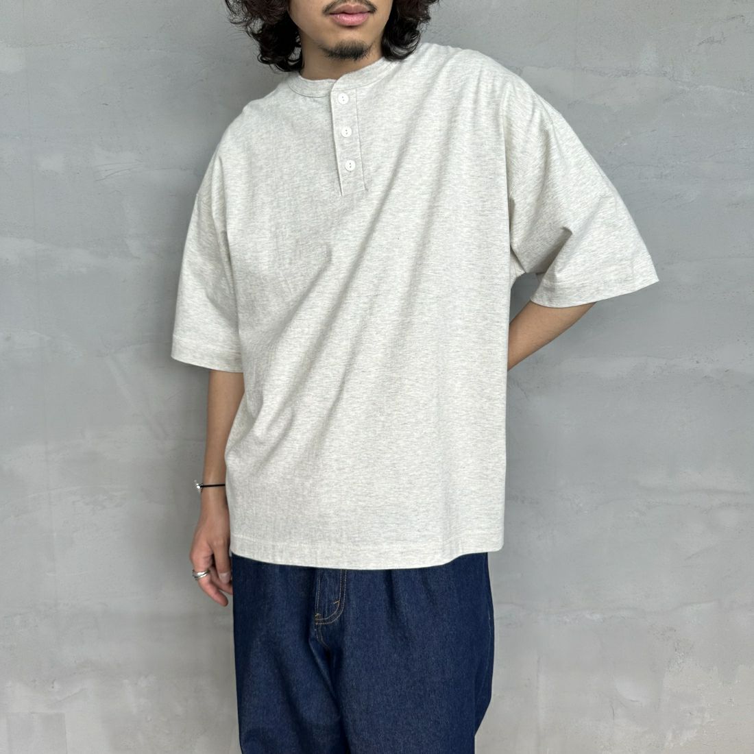 Health knit [ヘルスニット] 別注 ビックシルエット ヘンリーネックTシャツ [HR24S-M021-JF] GREY &&モデル身長：173cm 着用サイズ：XL&&