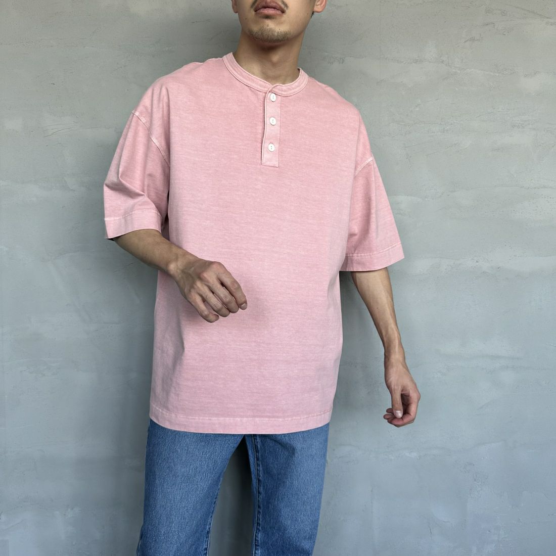 Health knit [ヘルスニット] 別注 ビックシルエット ヘンリーネックTシャツ [HR24S-M021-JF] PINK &&モデル身長：168cm 着用サイズ：L&&