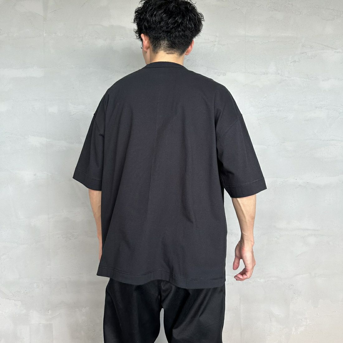 Health knit [ヘルスニット] 別注 ビックシルエット ヘンリーネックTシャツ [HR24S-M021-JF] BLACK &&モデル身長：168cm 着用サイズ：L&&