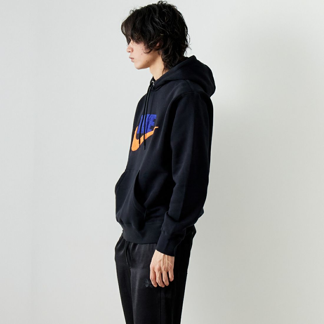 NIKE [ナイキ] ナイキクラブフリース プルオーバーパーカー [FN3105] 010 BLACK &&モデル身長：182cm 着用サイズ：L&&