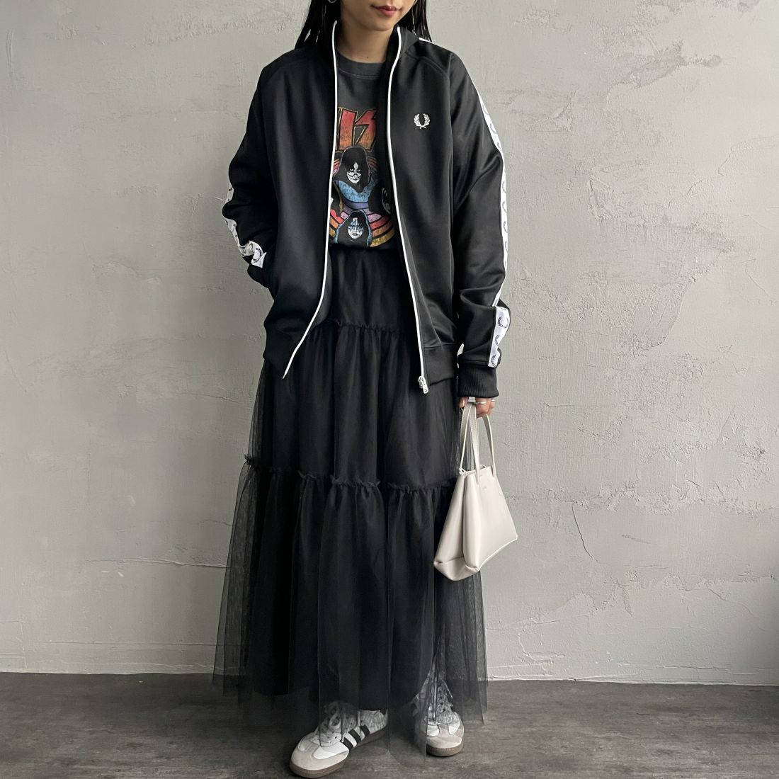 FRED PERRY [フレッドペリー] トラックジャケット [J4620] 198 BLACK &&モデル身長：156cm 着用サイズ：S&&