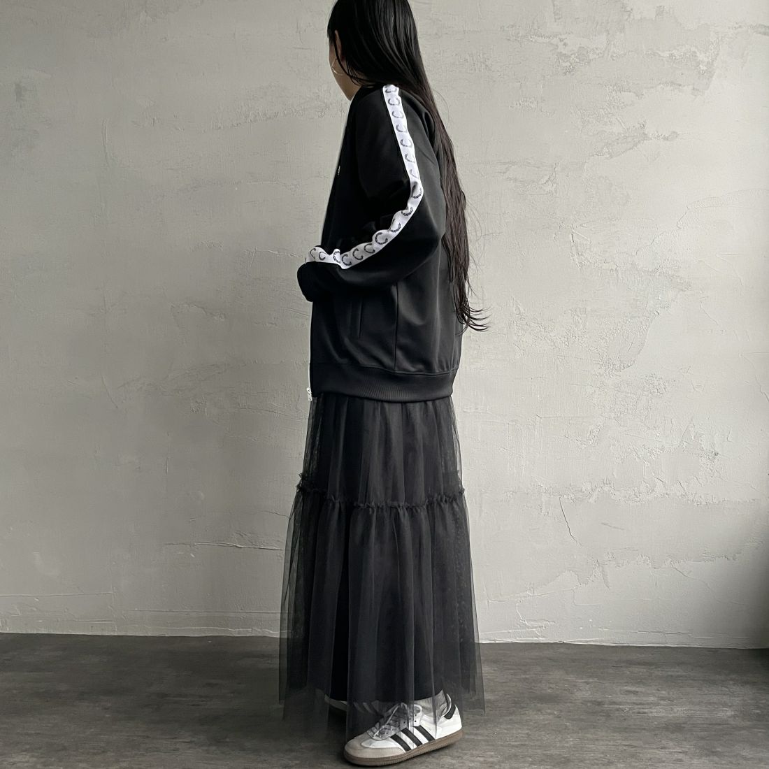 FRED PERRY [フレッドペリー] トラックジャケット [J4620] 198 BLACK &&モデル身長：156cm 着用サイズ：S&&