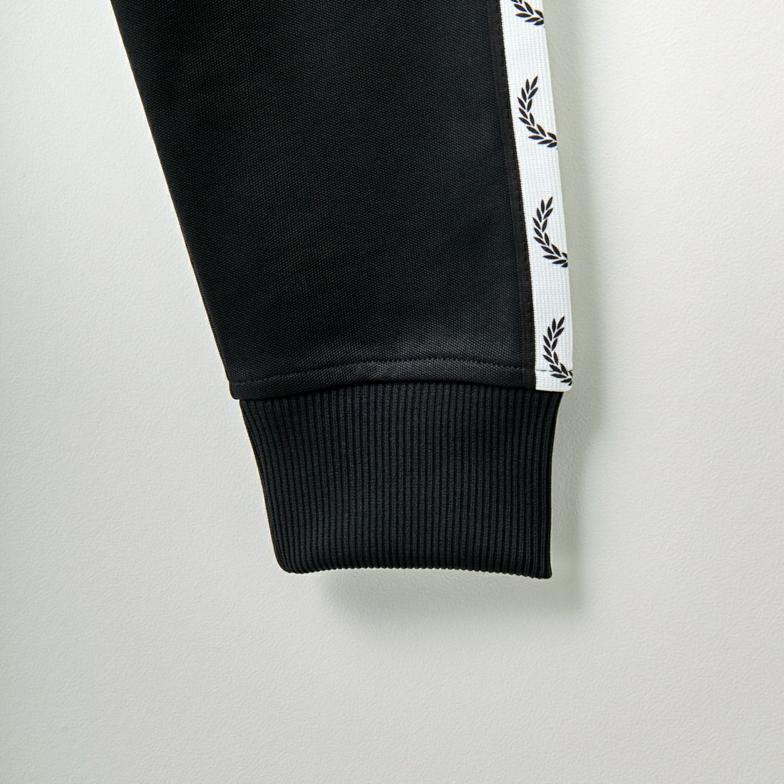 FRED PERRY [フレッドペリー] トラックジャケット [J4620] 198 BLACK