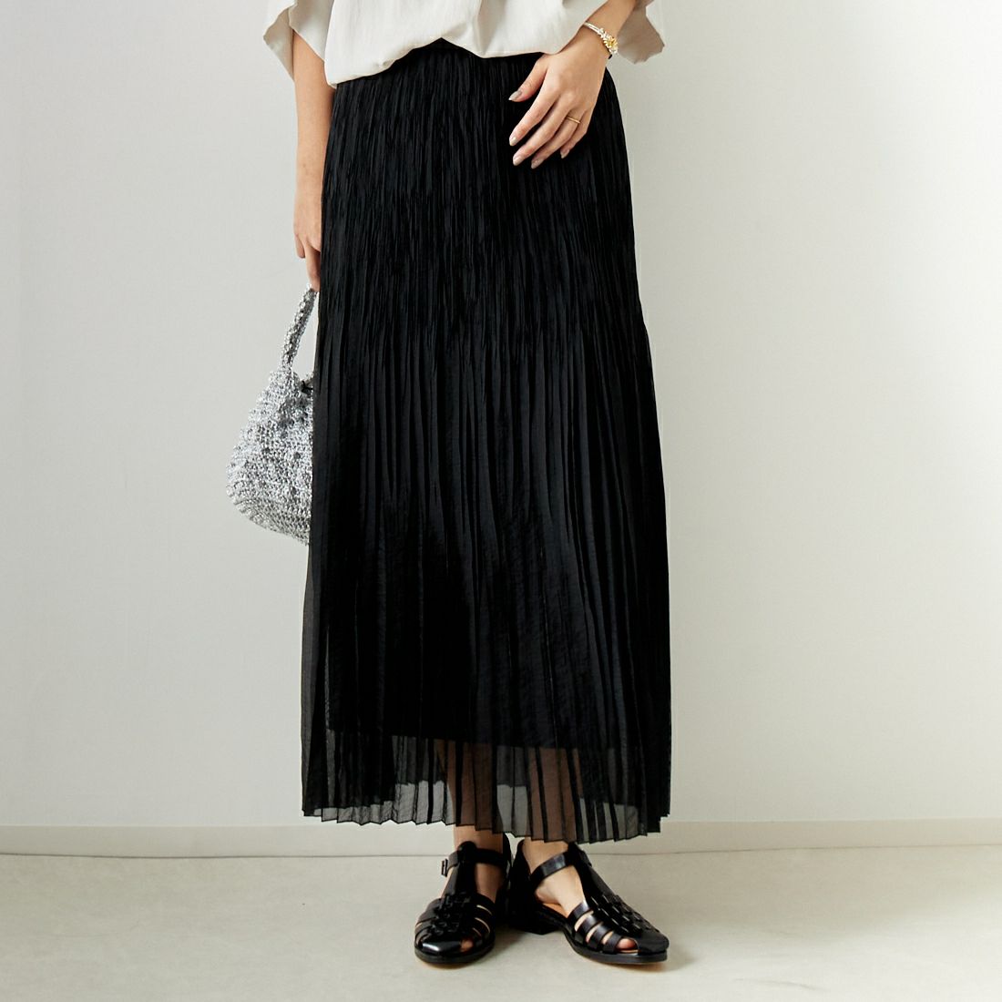 MICA&DEAL [マイカアンドディール] ランダムプリーツスカート [0124102050] BLACK &&モデル身長：167cm 着用サイズ：F&&