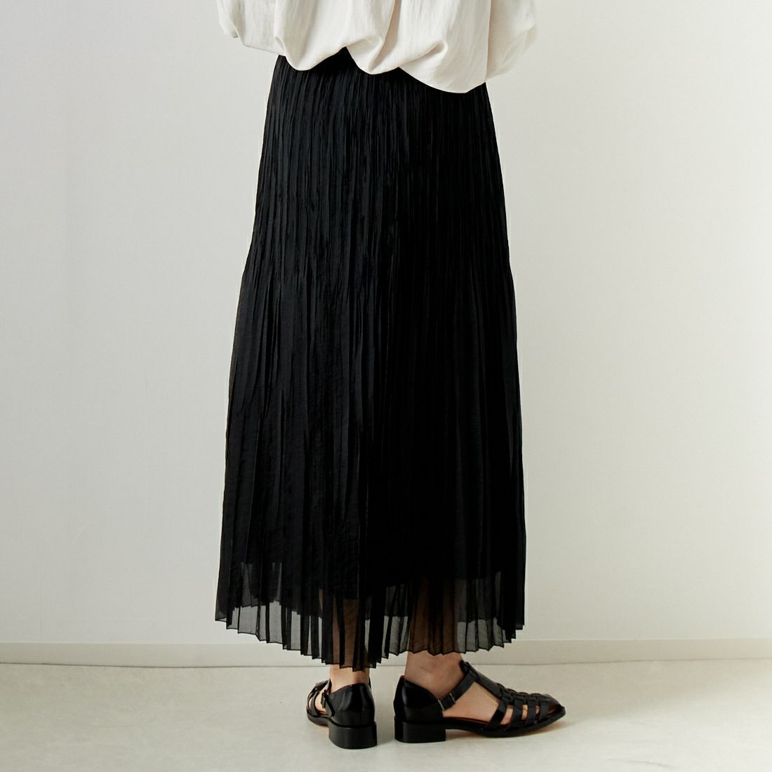 MICA&DEAL [マイカアンドディール] ランダムプリーツスカート [0124102050] BLACK &&モデル身長：167cm 着用サイズ：F&&