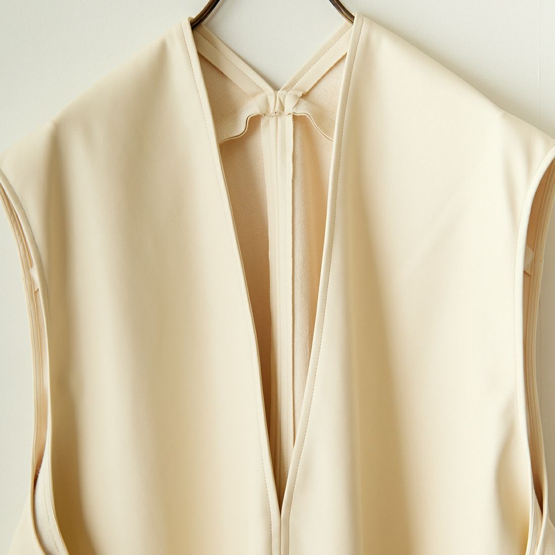 CADDITION [キャディション] エコレザーVネックベスト [541090] 02 IVORY