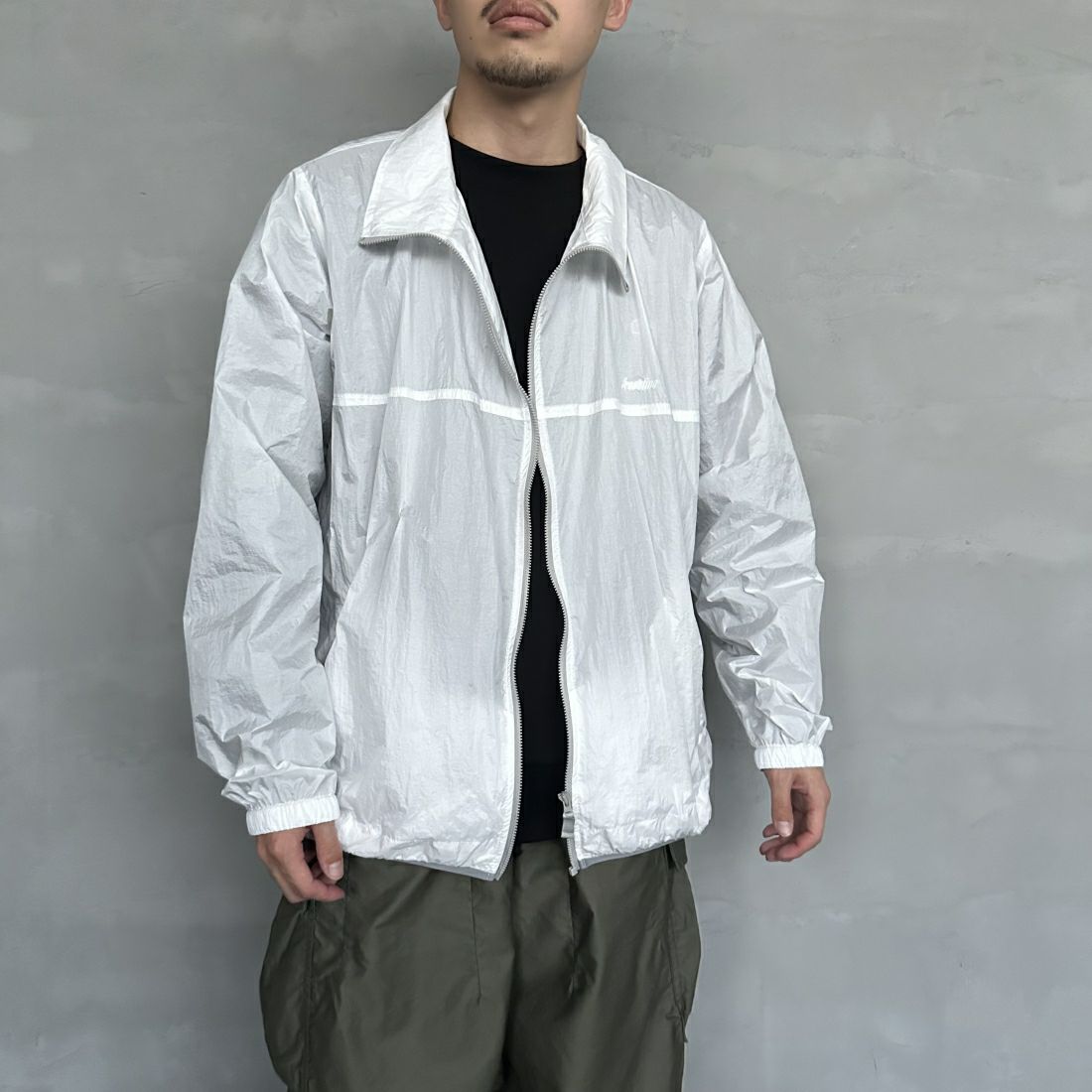 frostline [フロストライン] 別注 フルジップジャケット [FL1-JK-IN4-JF] WHITE&&モデル身長：168cm 着用サイズ：L&&