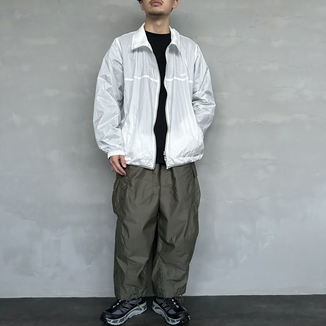 frostline [フロストライン] 別注 フルジップジャケット [FL1-JK-IN4-JF] WHITE&&モデル身長：168cm 着用サイズ：L&&