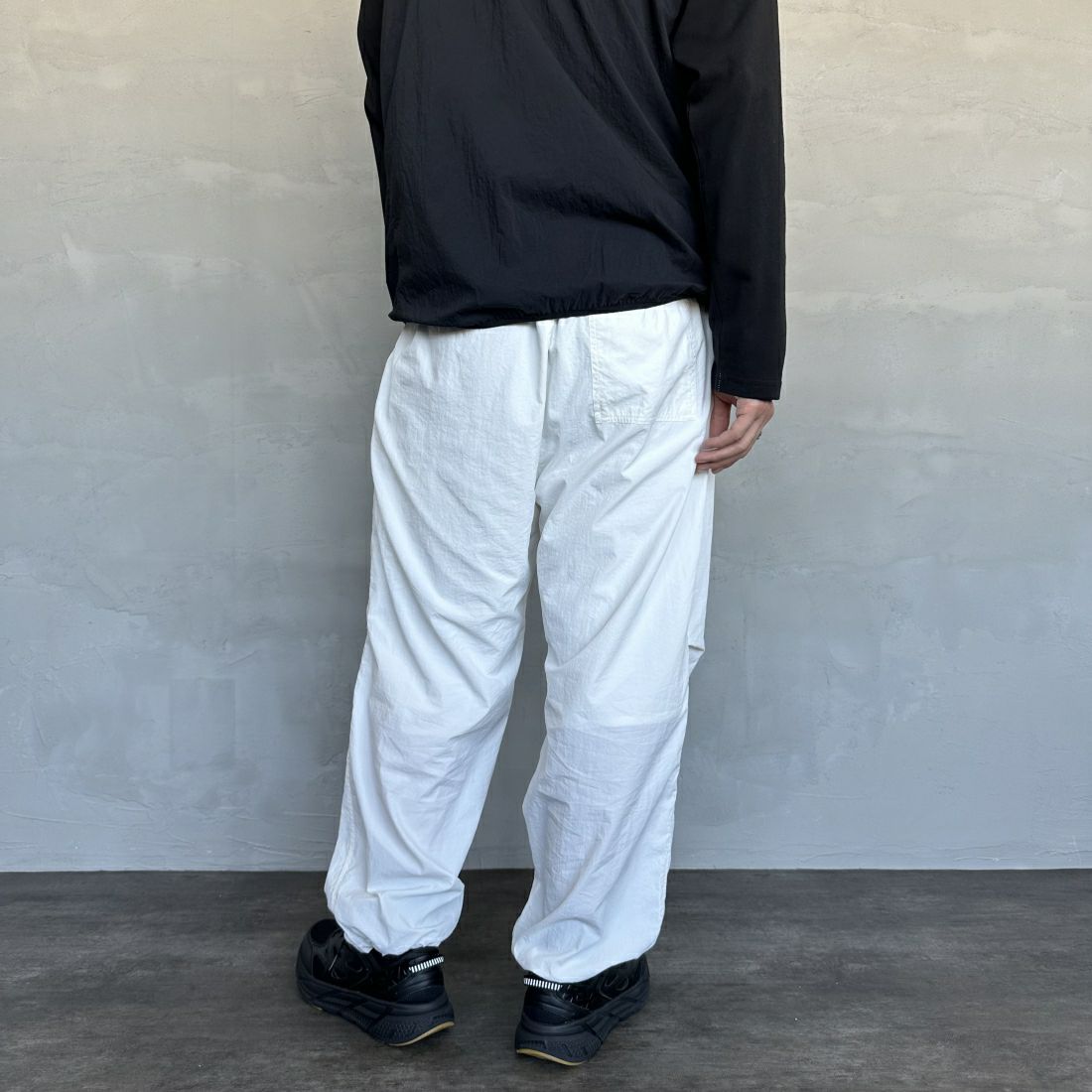 frostline [フロストライン] 別注 ナイロンパンツ [FL3-PT-IN4-JF] OFF WHITE &&モデル身長：173cm 着用サイズ：L&&
